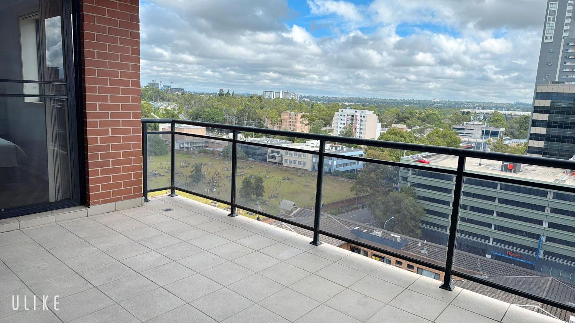 Modern 2 Bedroom With Parking Parramatta