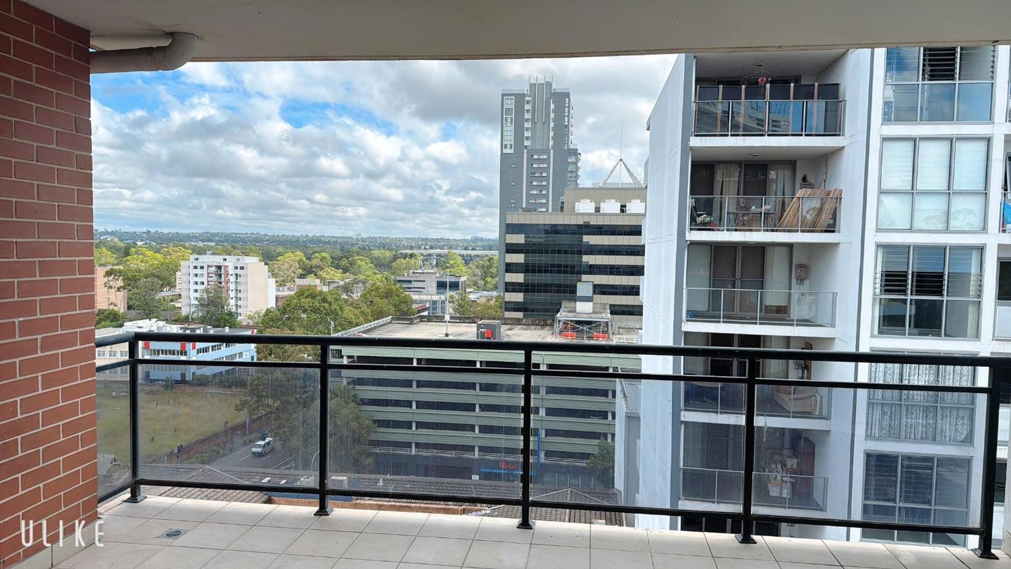 Apartment Modern 2 Bedroom With Parking Parramatta *