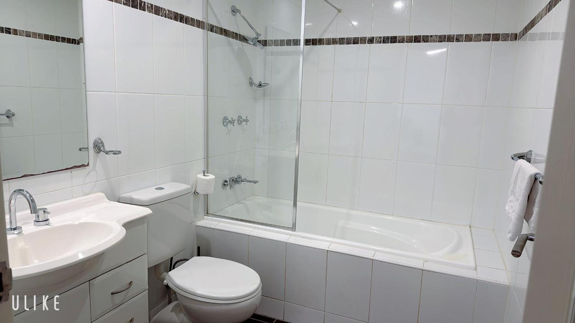 Modern 2 Bedroom With Parking Parramatta *