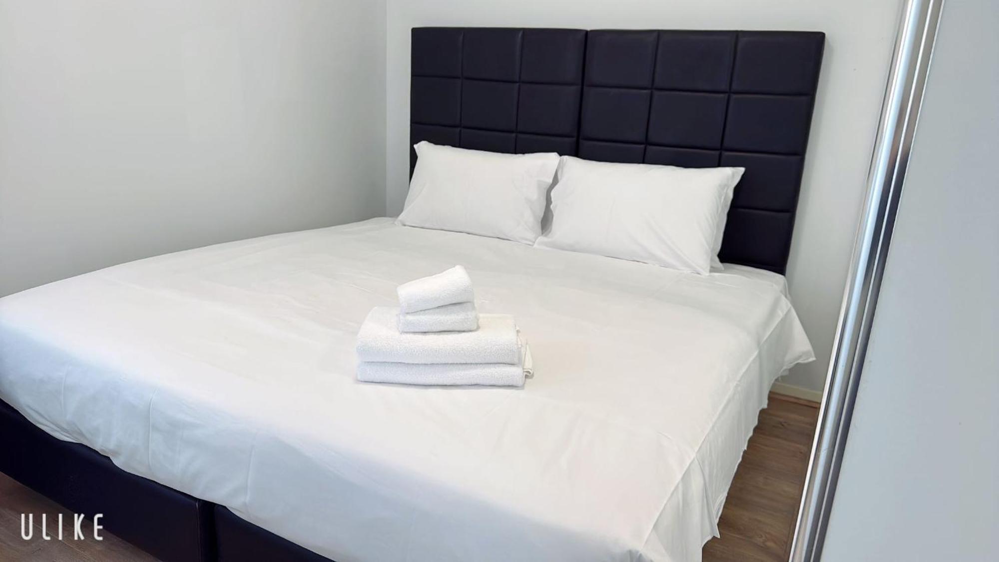 Modern 2 Bedroom With Parking Parramatta Apartment *