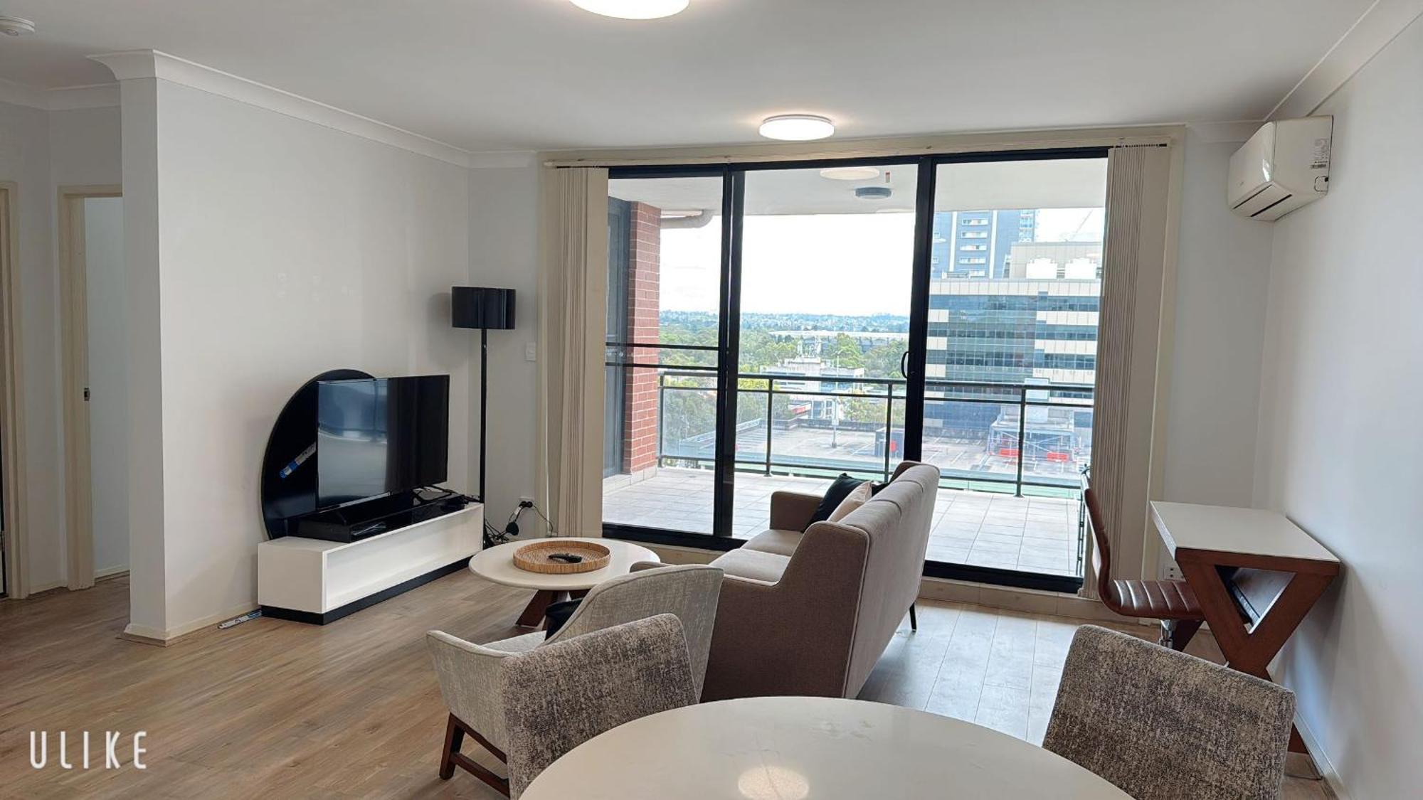 Modern 2 Bedroom With Parking Parramatta *