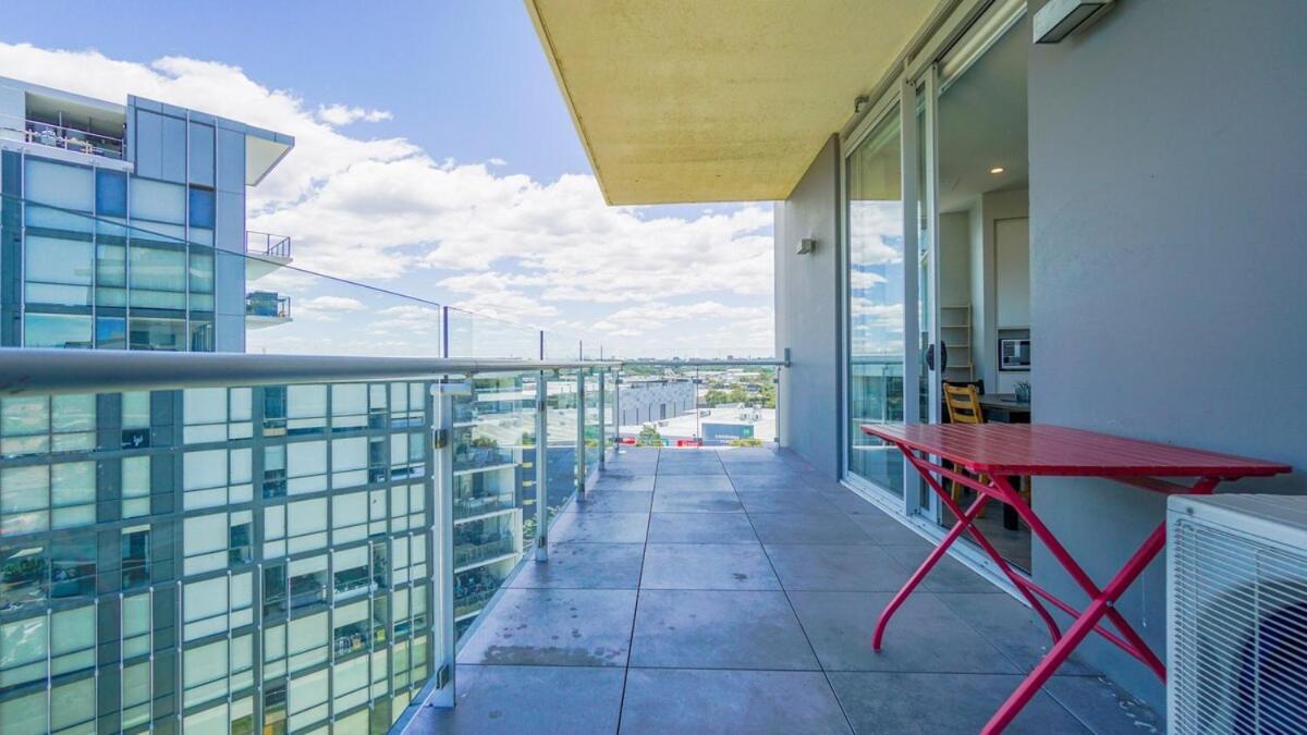 F3 Lovely One For Family Or Friend With Parking Apartment Sydney