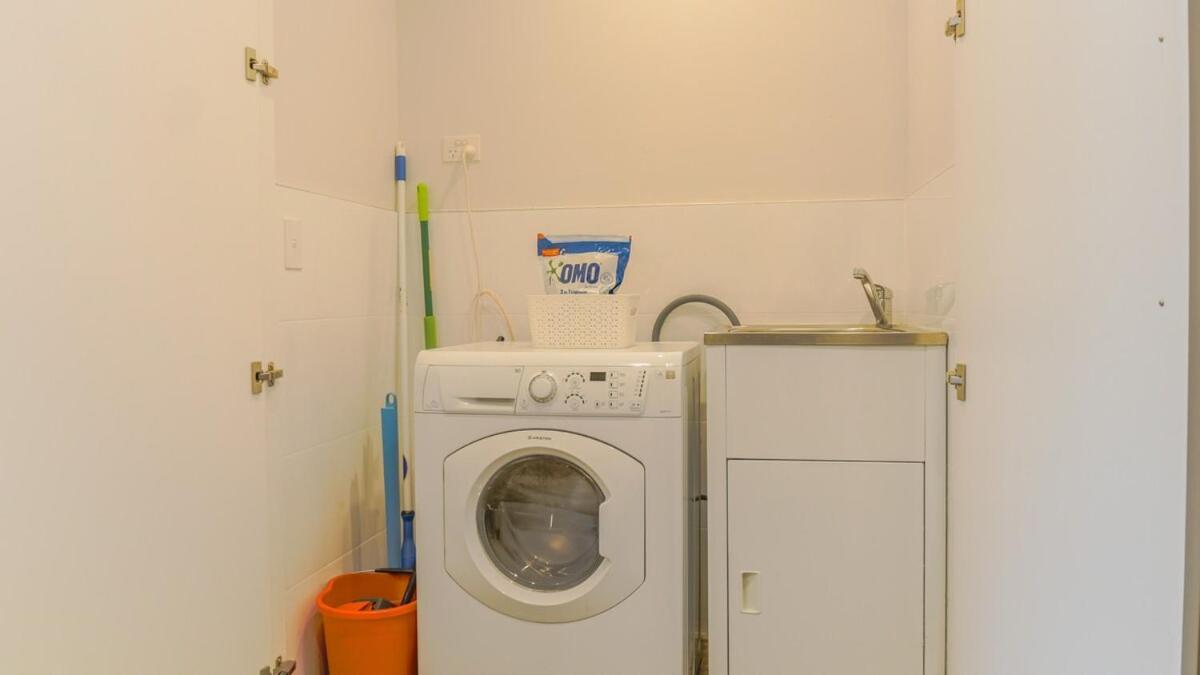F3 Lovely One For Family Or Friend With Parking Apartment Sydney