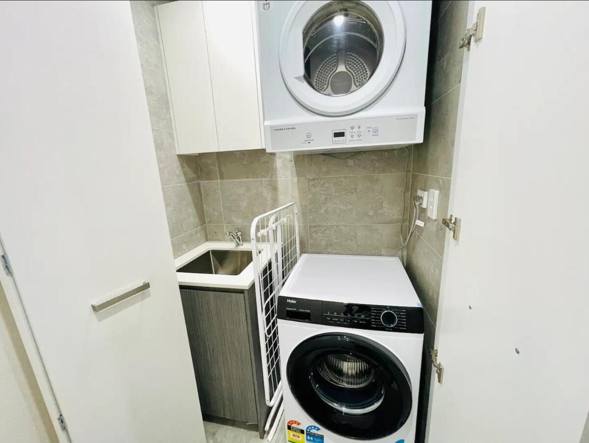 Olympic Park Gem 2 Bedroom Condo-parking, Pool Gym 10 Apartment Sydney