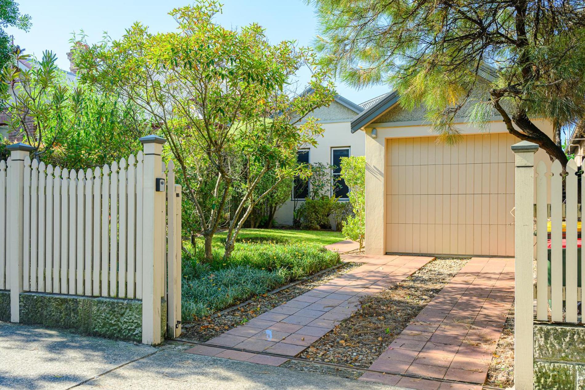 North 3br Walk To Metro Train Holiday home Sydney