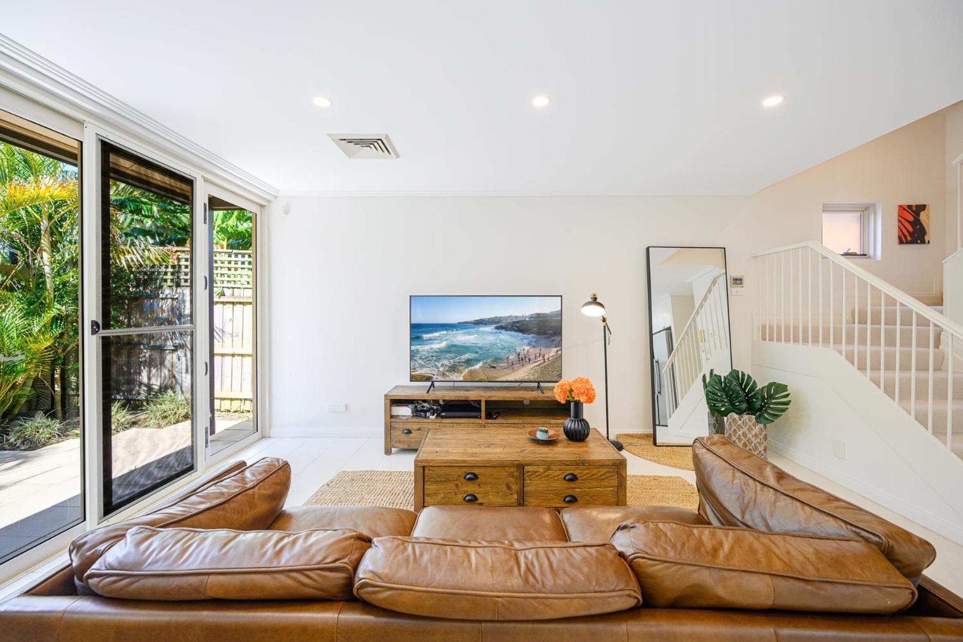 North 3br Walk To Metro Train