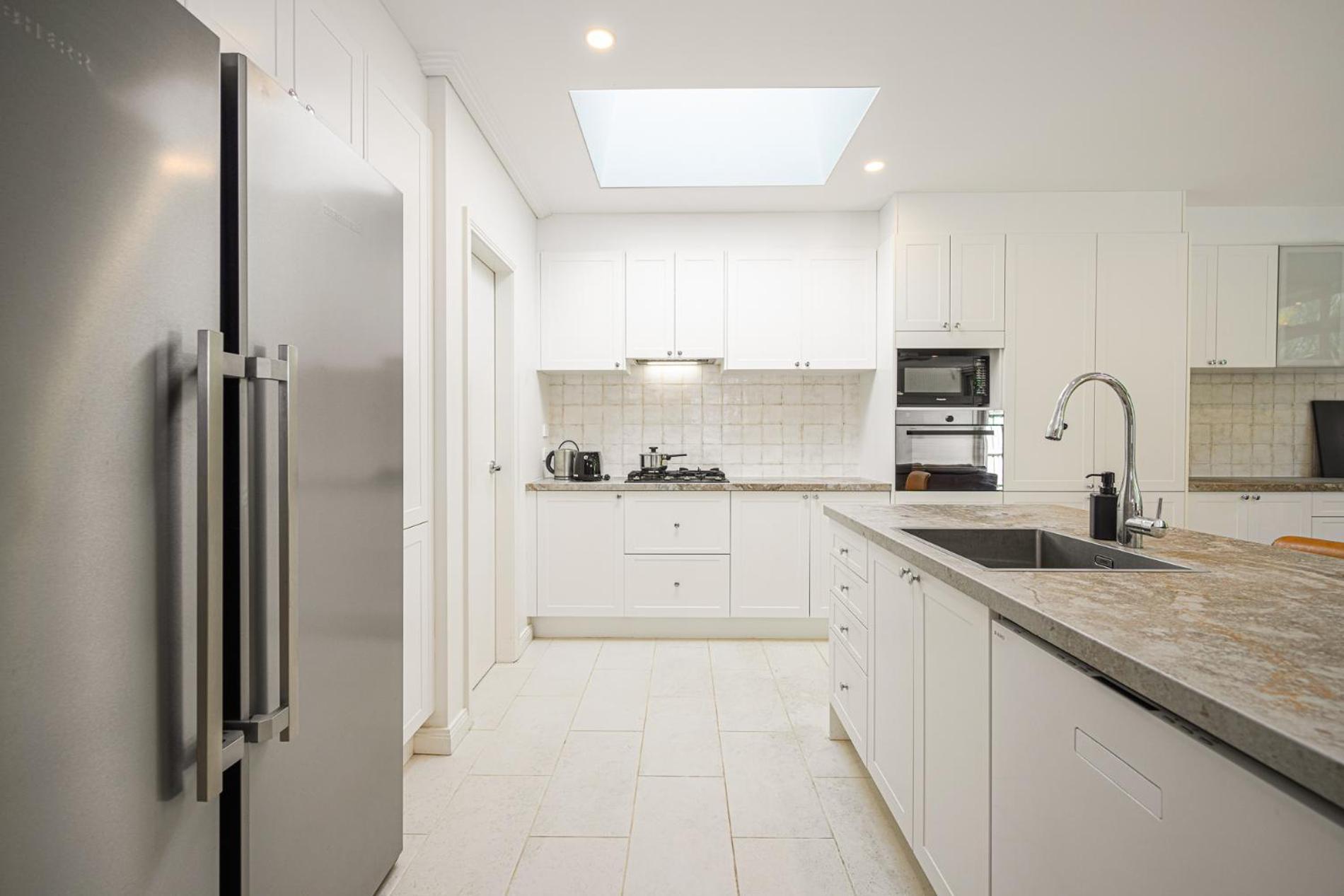 North 3br Walk To Metro Train *