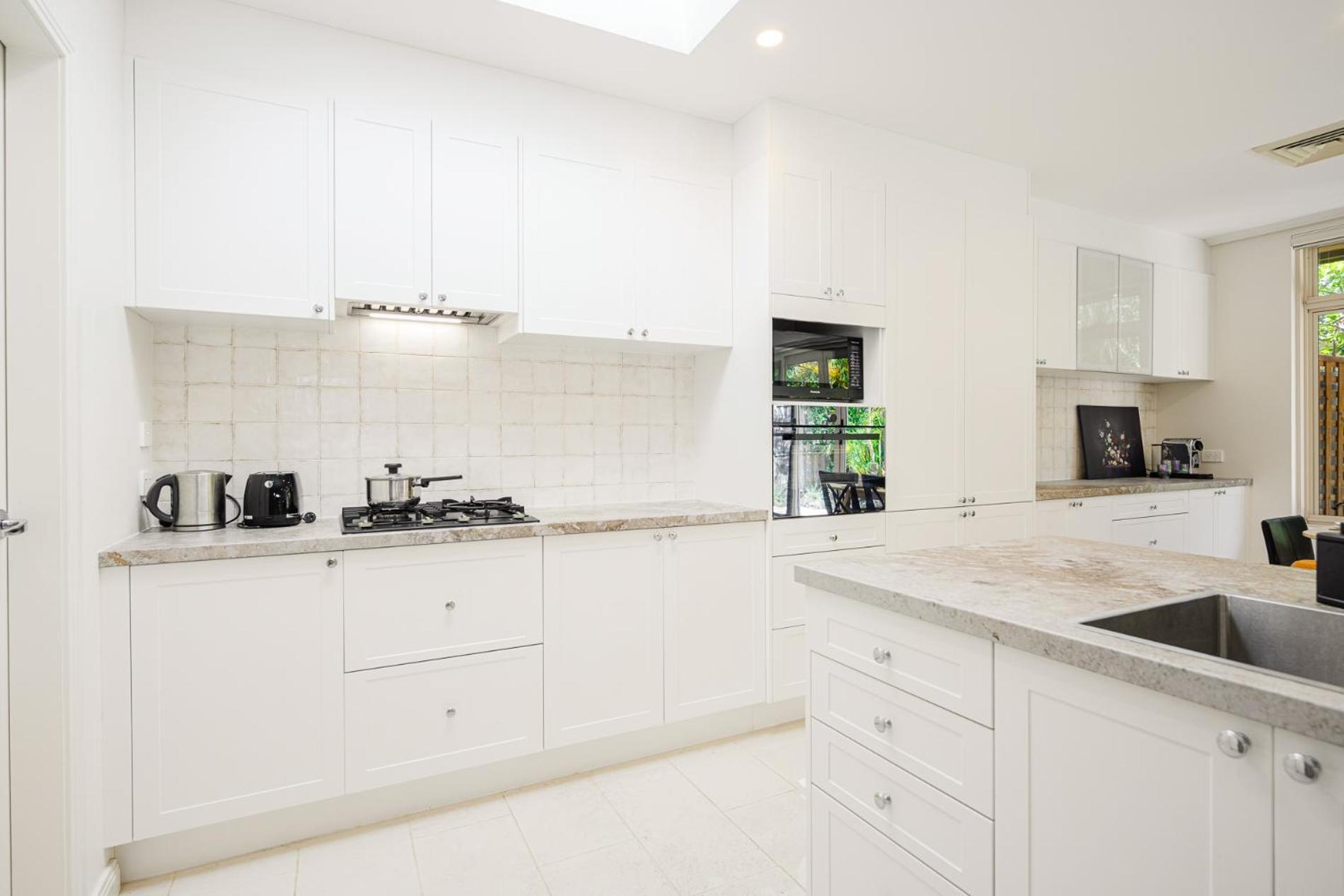 North 3br Walk To Metro Train * Sydney