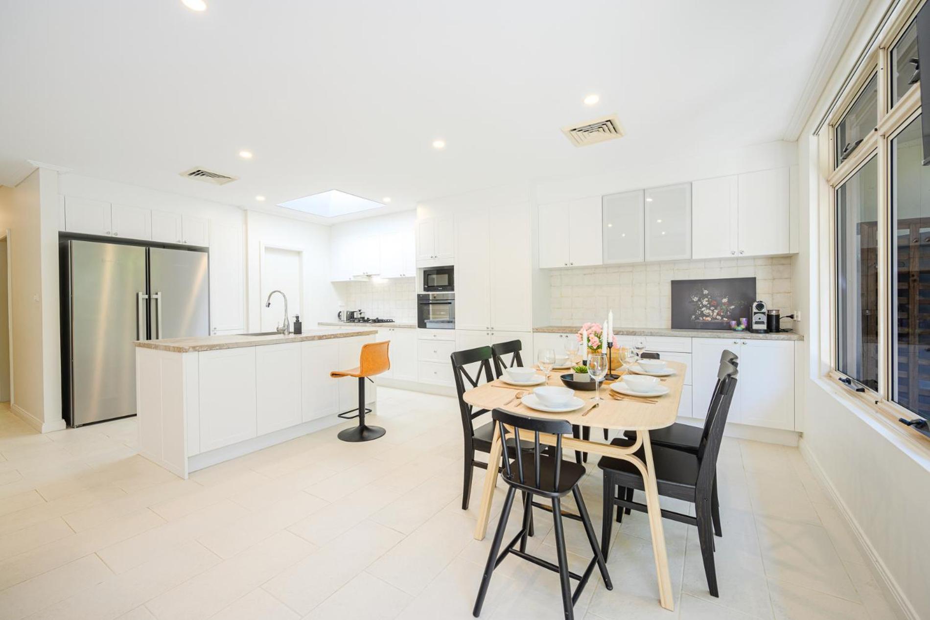 Holiday home North 3br Walk To Metro Train *