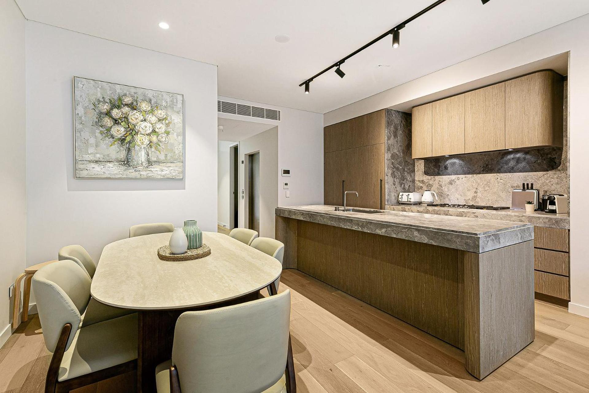 Archer Luxe Retreat, Prime Location & Easy Access W Parking *