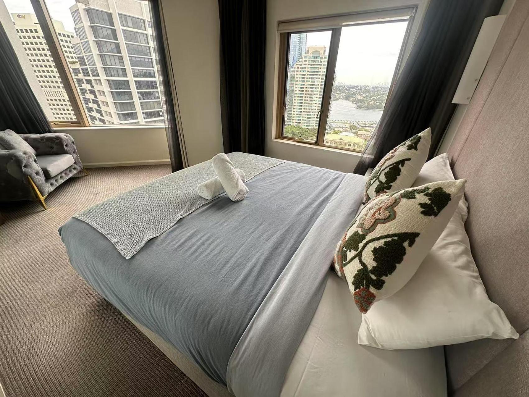 Fancy With Water View In The Rocks