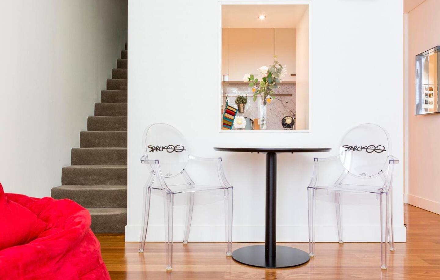 Oversized Designer Warehouse In Surry Hills Apartment *