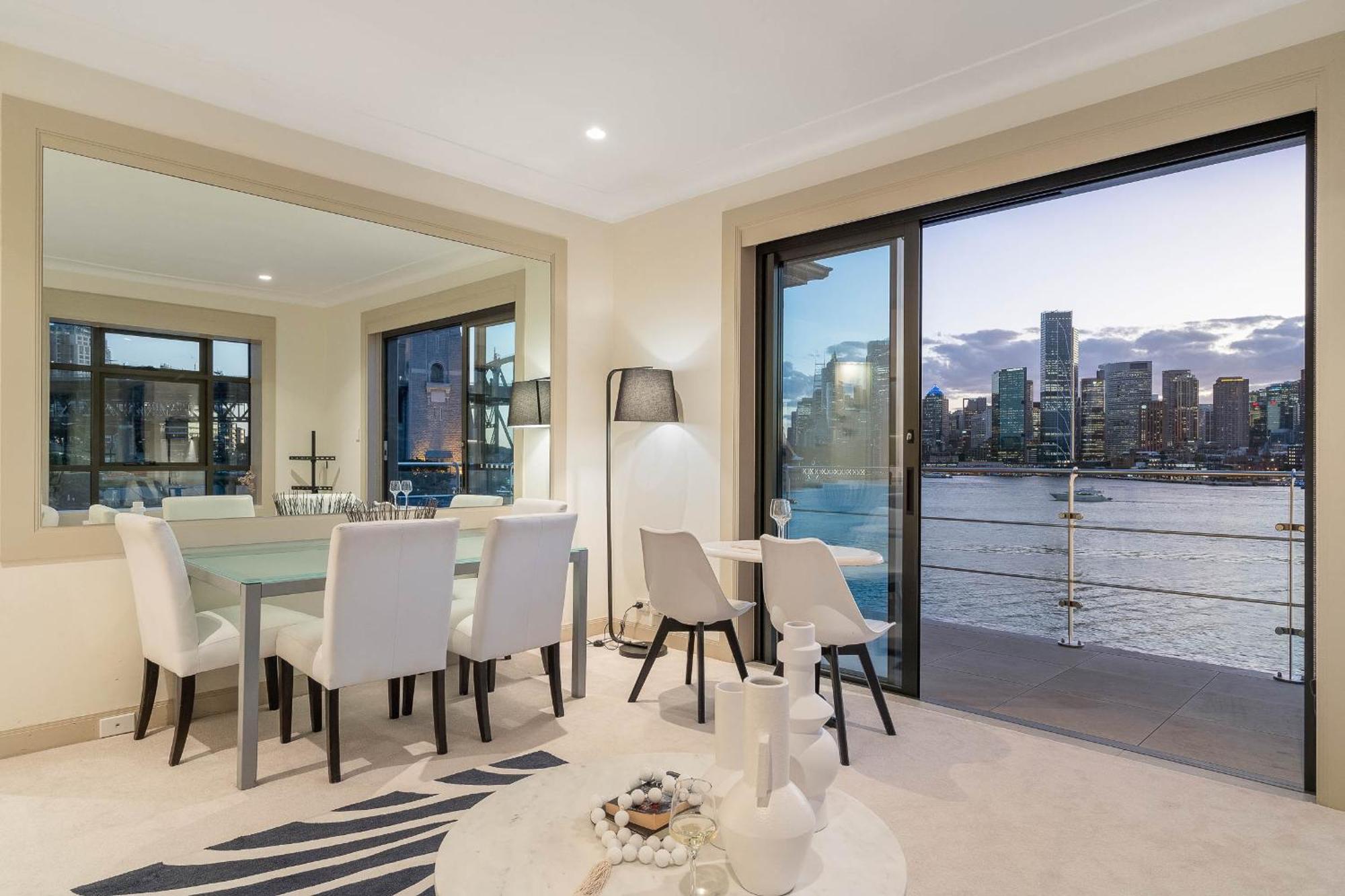 Reflections - World Class 360 Harbour Views! Sidney