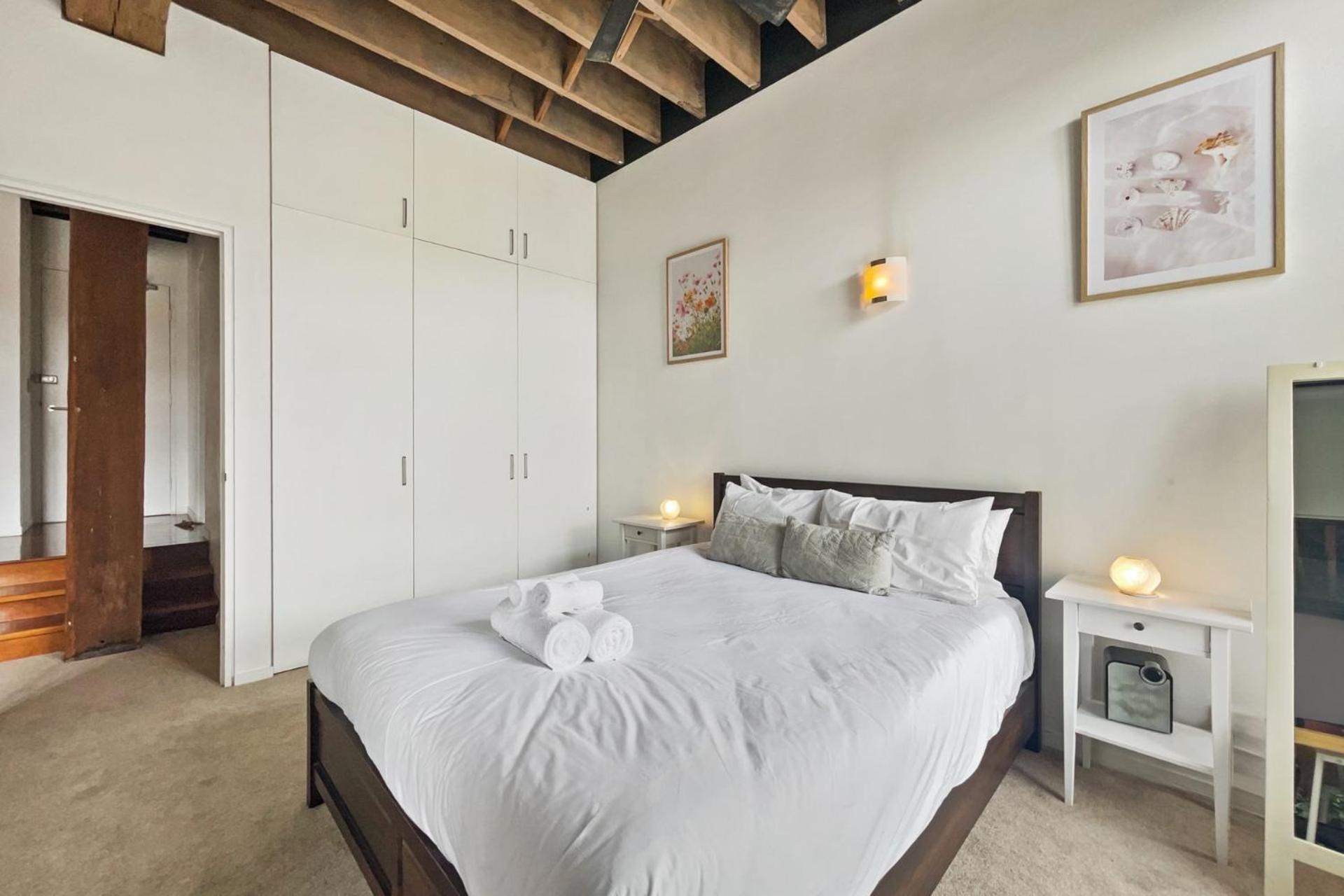 Industrial Style With Private Parking *