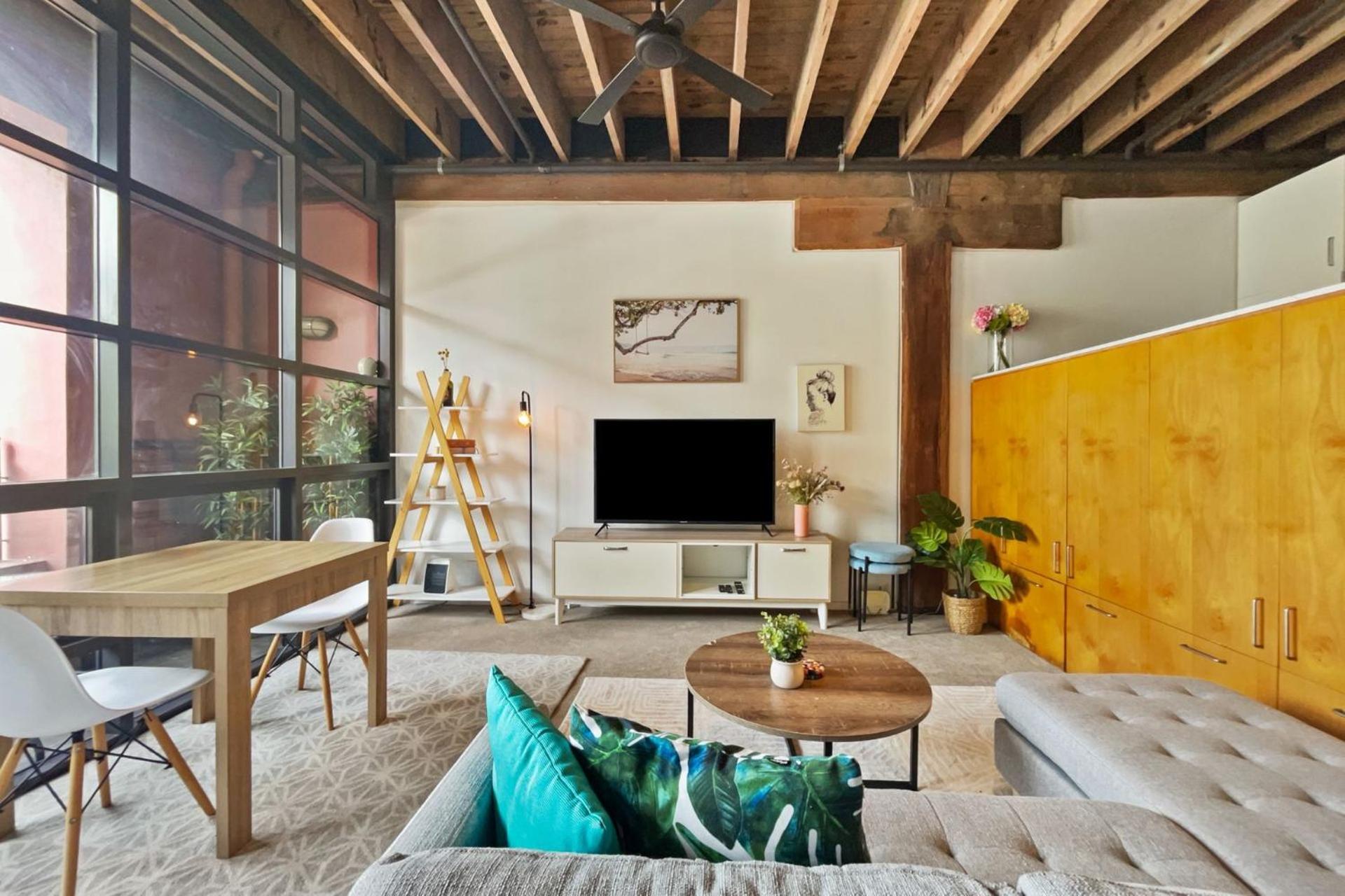 Industrial Style With Private Parking