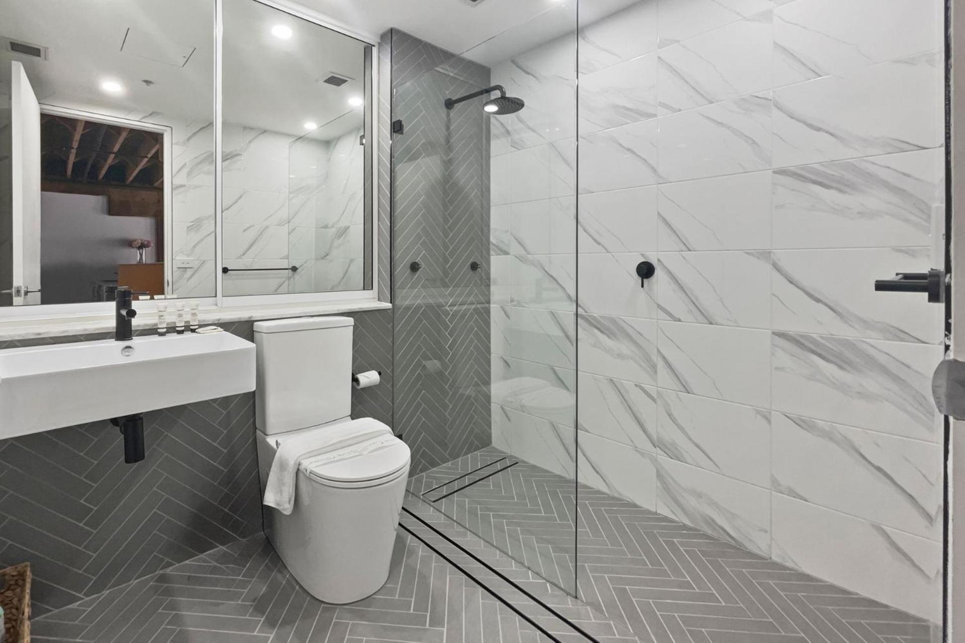 Industrial Style With Private Parking Apartment *