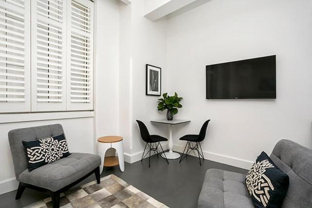 Cldn4- In Cbd With Pool Apartment Sydney