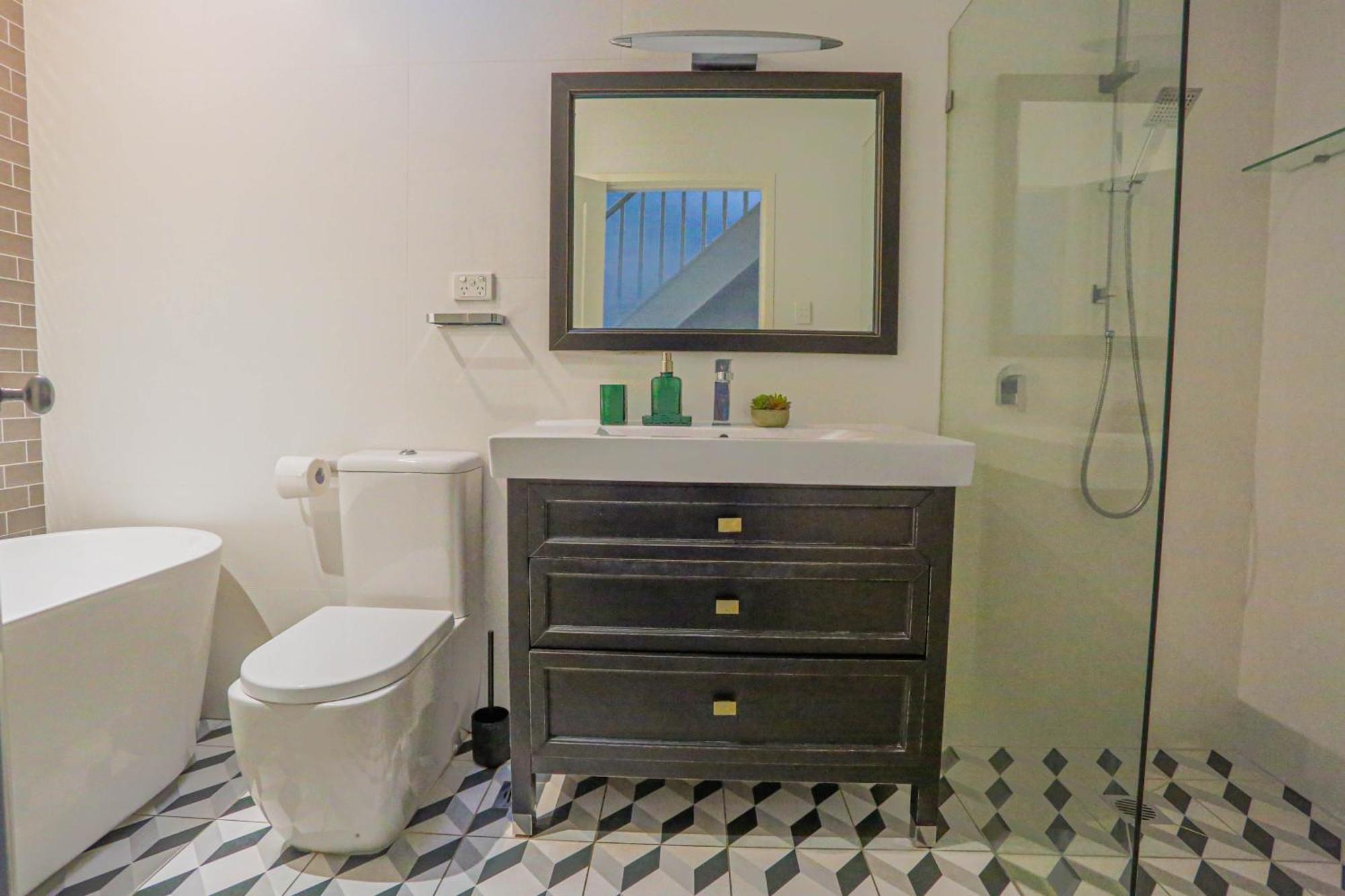 Spacious 3 Bedroom House Glebe With 2 E-bikes Included * Sydney