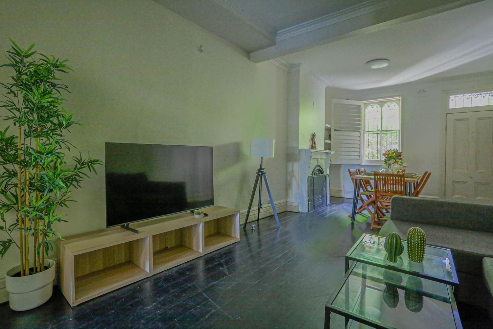 Holiday home Spacious 3 Bedroom House Glebe With 2 E-bikes Included Sydney