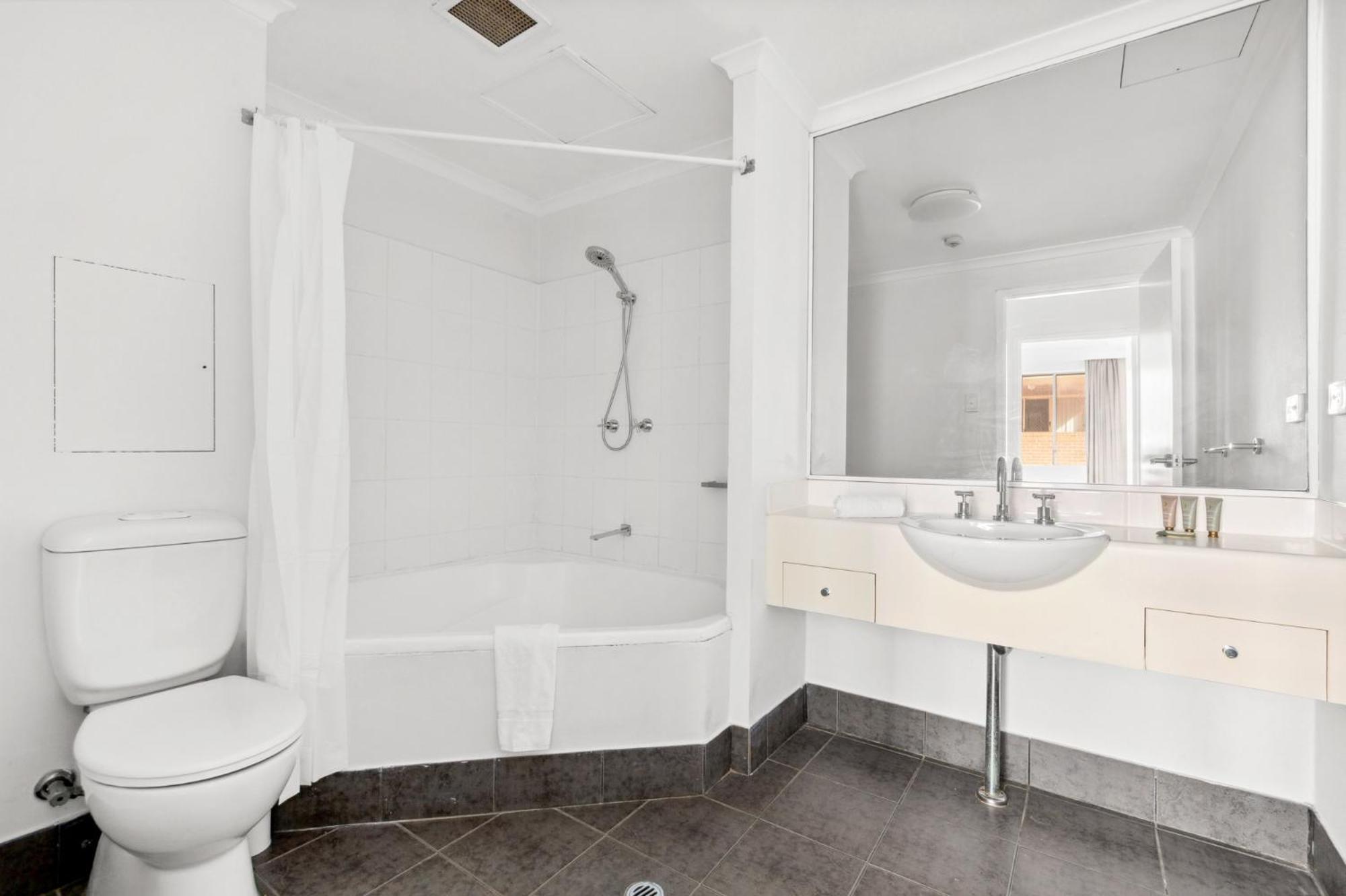 Bright Inner-west With Pool Access * Sydney