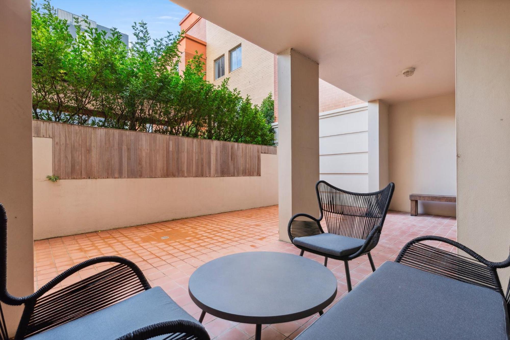 Apartment Bright Inner-west With Pool Access