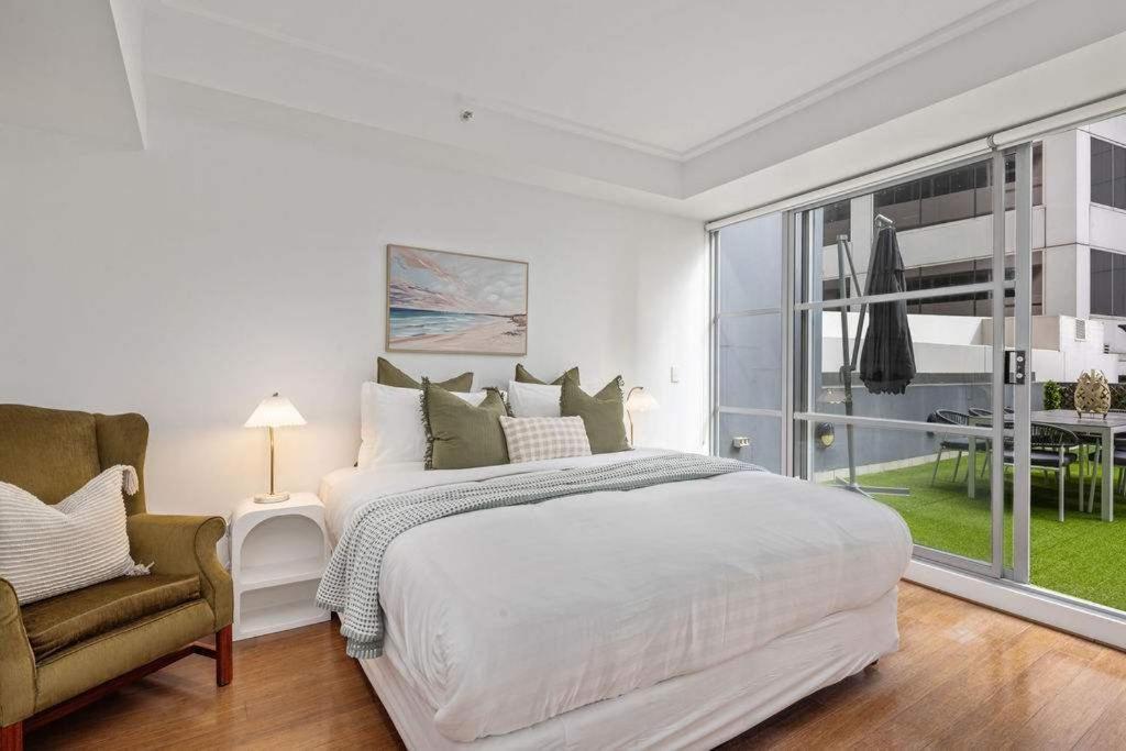 Darling Harbour 2br Retreat With Spacious Balcony Apartment Sydney