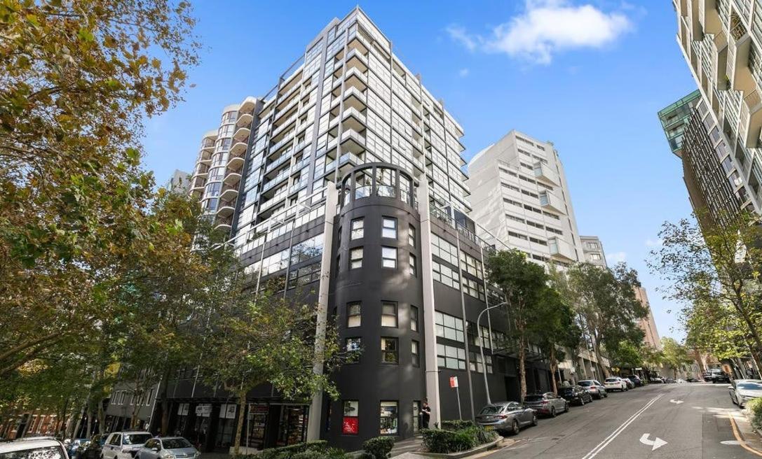Luxury Condo, Pool, Gym, Parking Apartment Sydney
