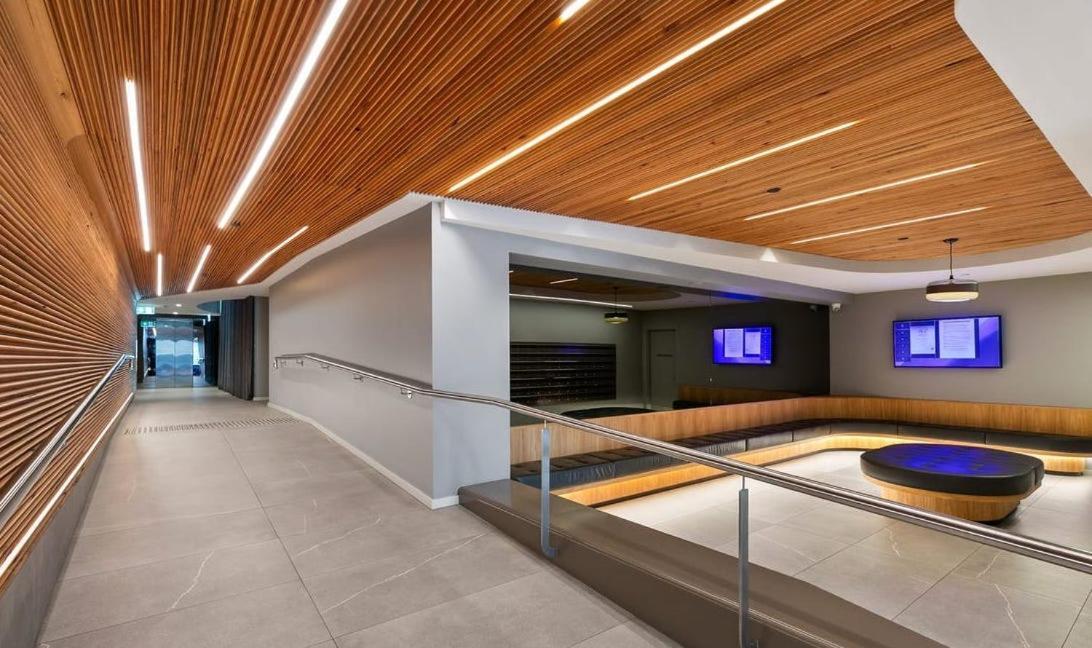 Luxury Condo, Pool, Gym, Parking Apartment