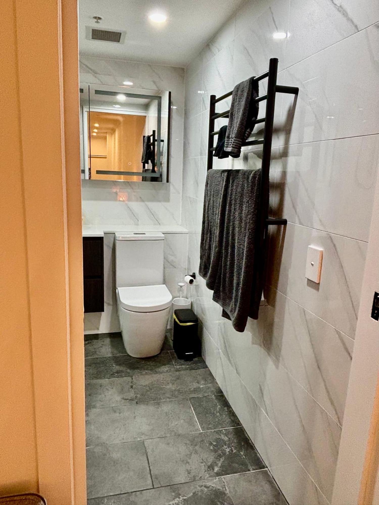 Apartment Luxury Condo, Pool, Gym, Parking