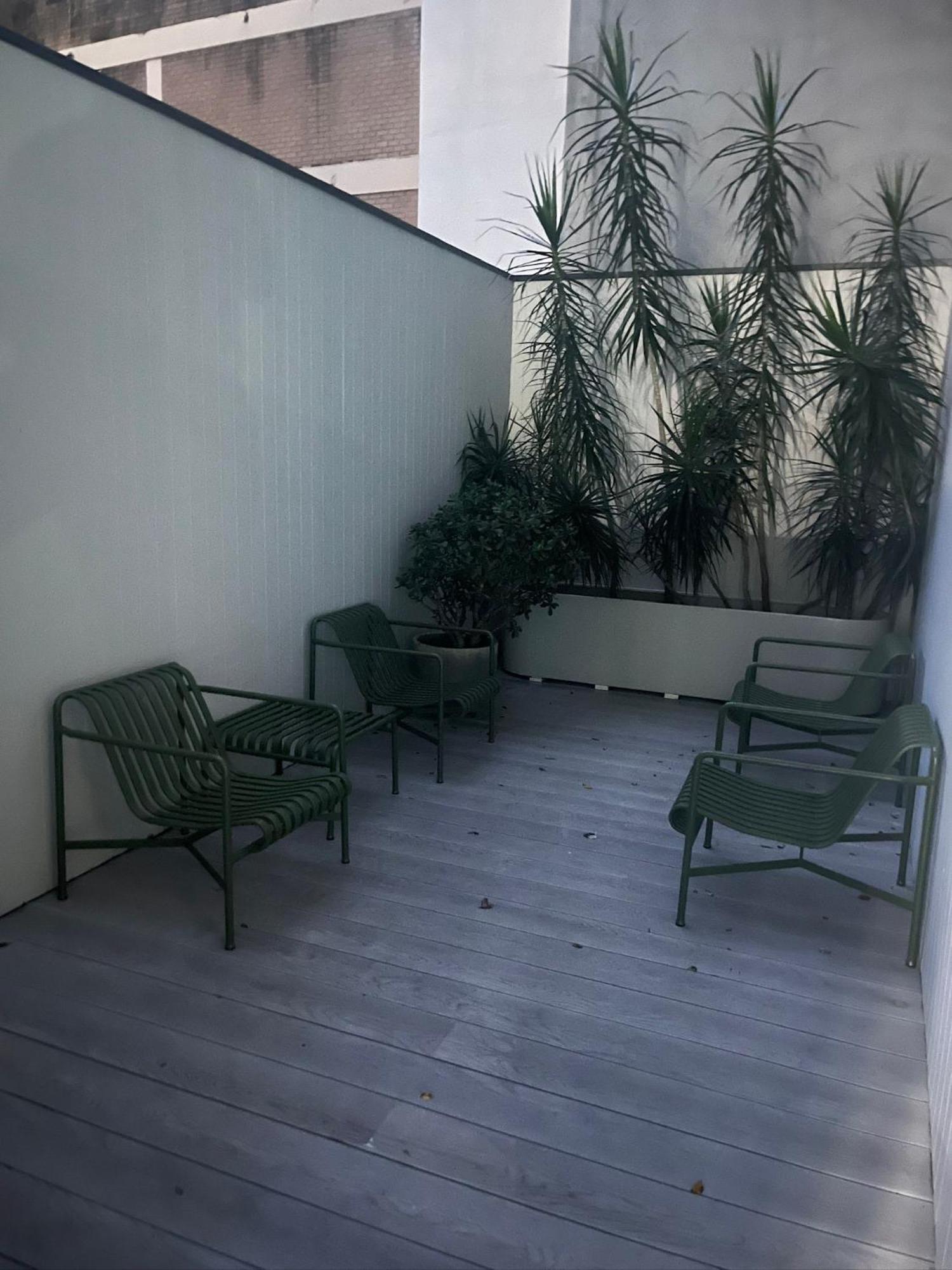 Luxury Condo, Pool, Gym, Parking *