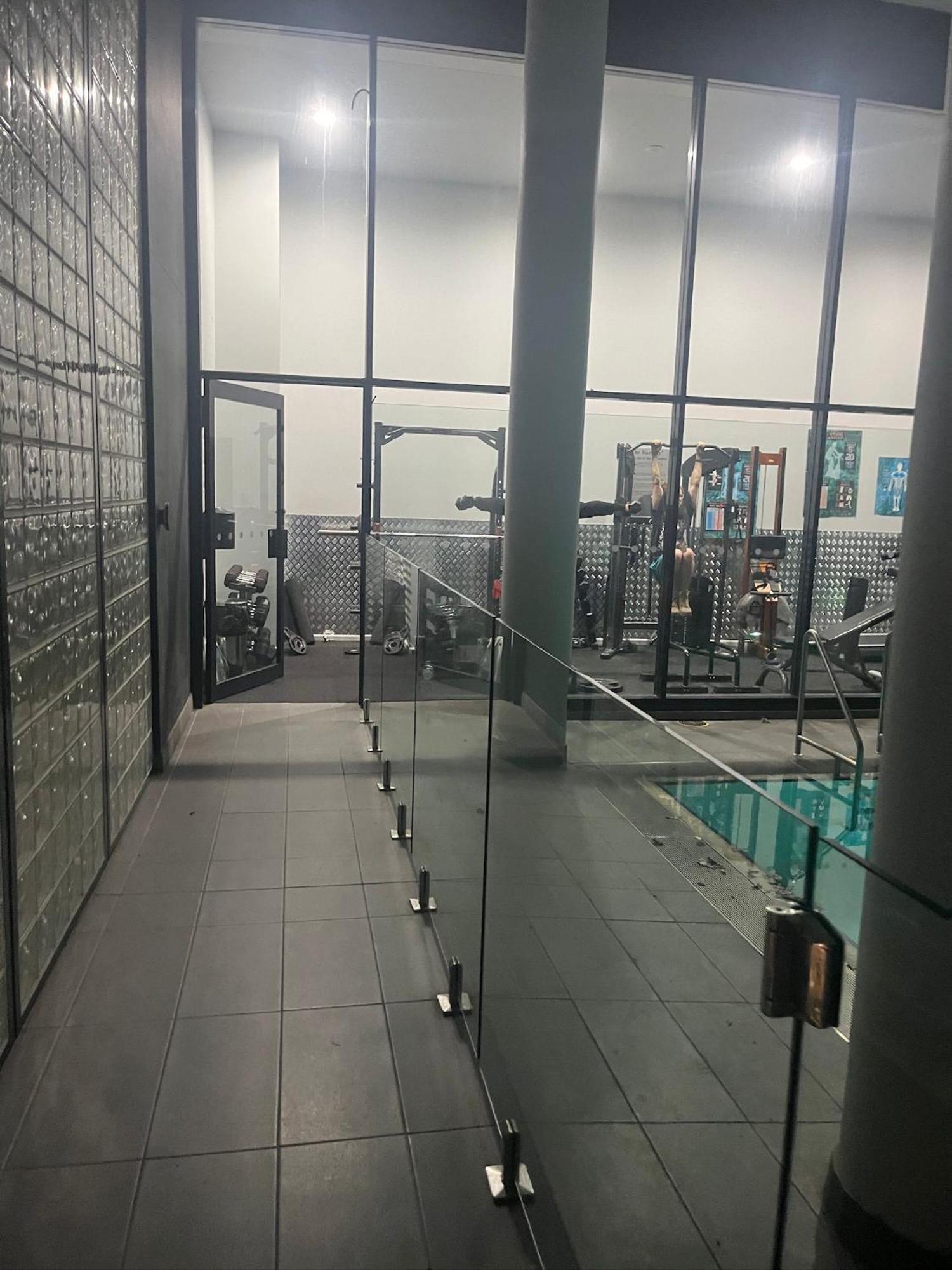 Luxury Condo, Pool, Gym, Parking *