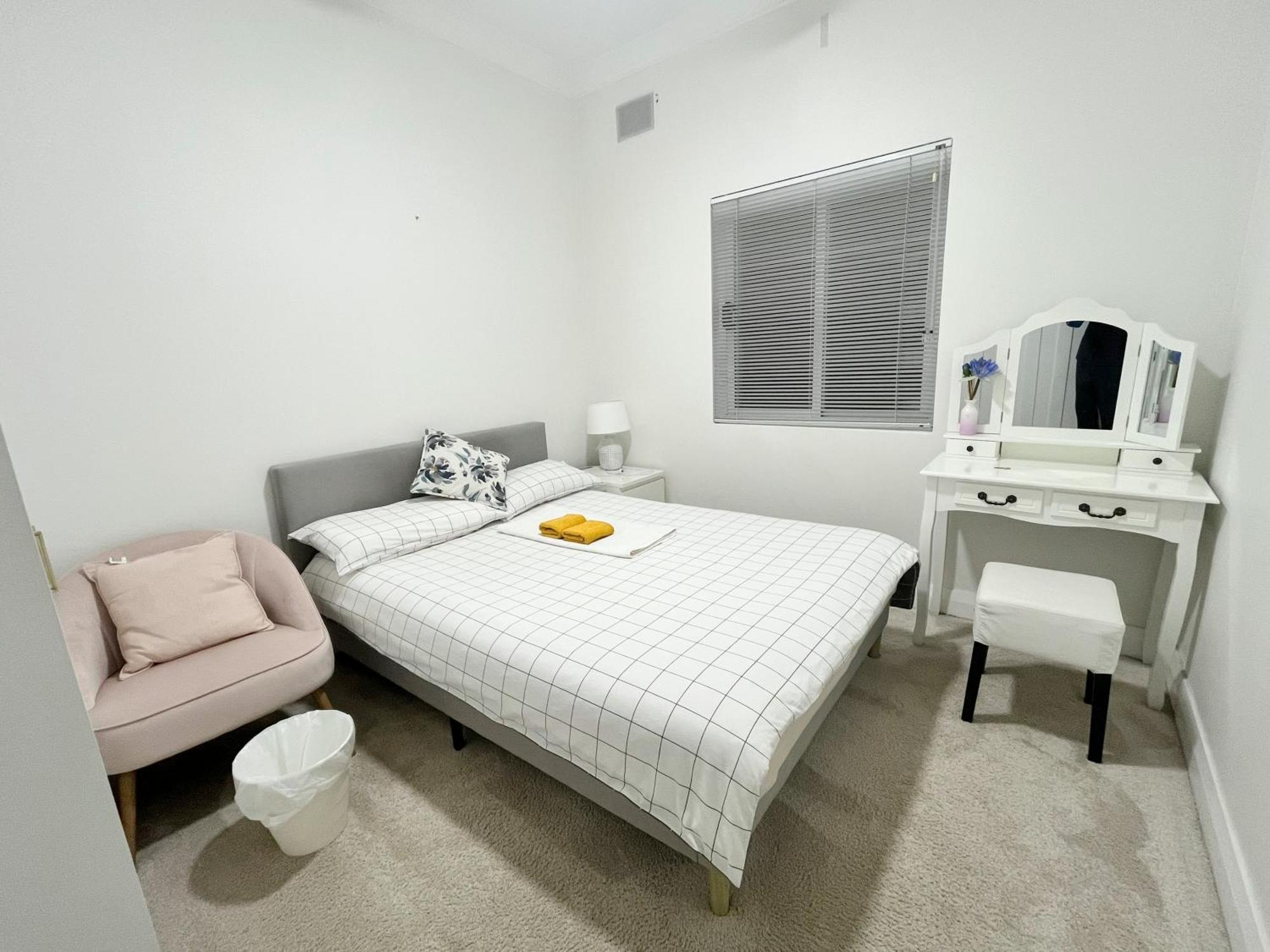 Homestay Small B Of South Bay And Airport Sydney