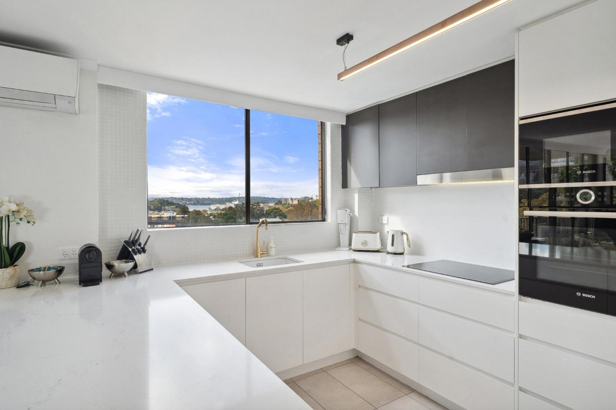 Inner Harbour Views With Parking Apartment Sydney