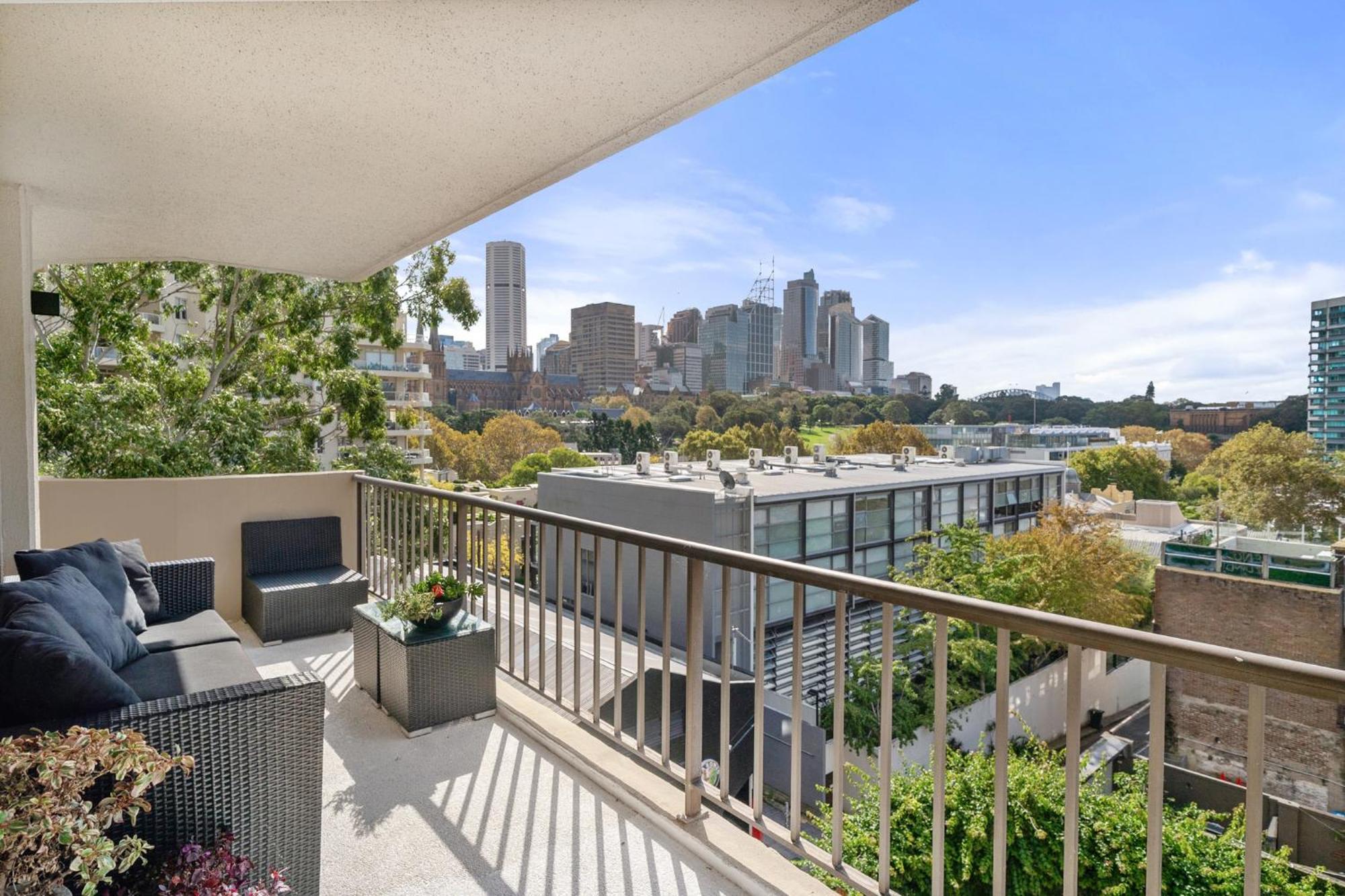 Inner Harbour Views With Parking Apartment