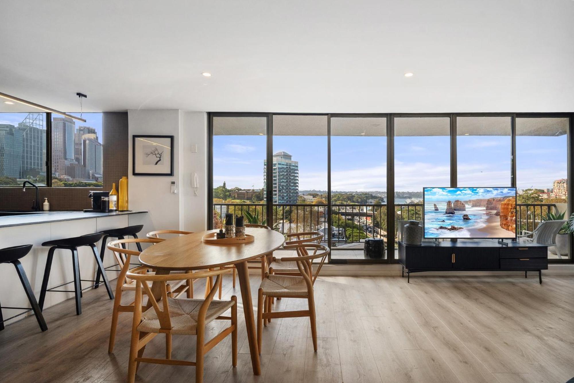 Inner Harbour Views With Parking