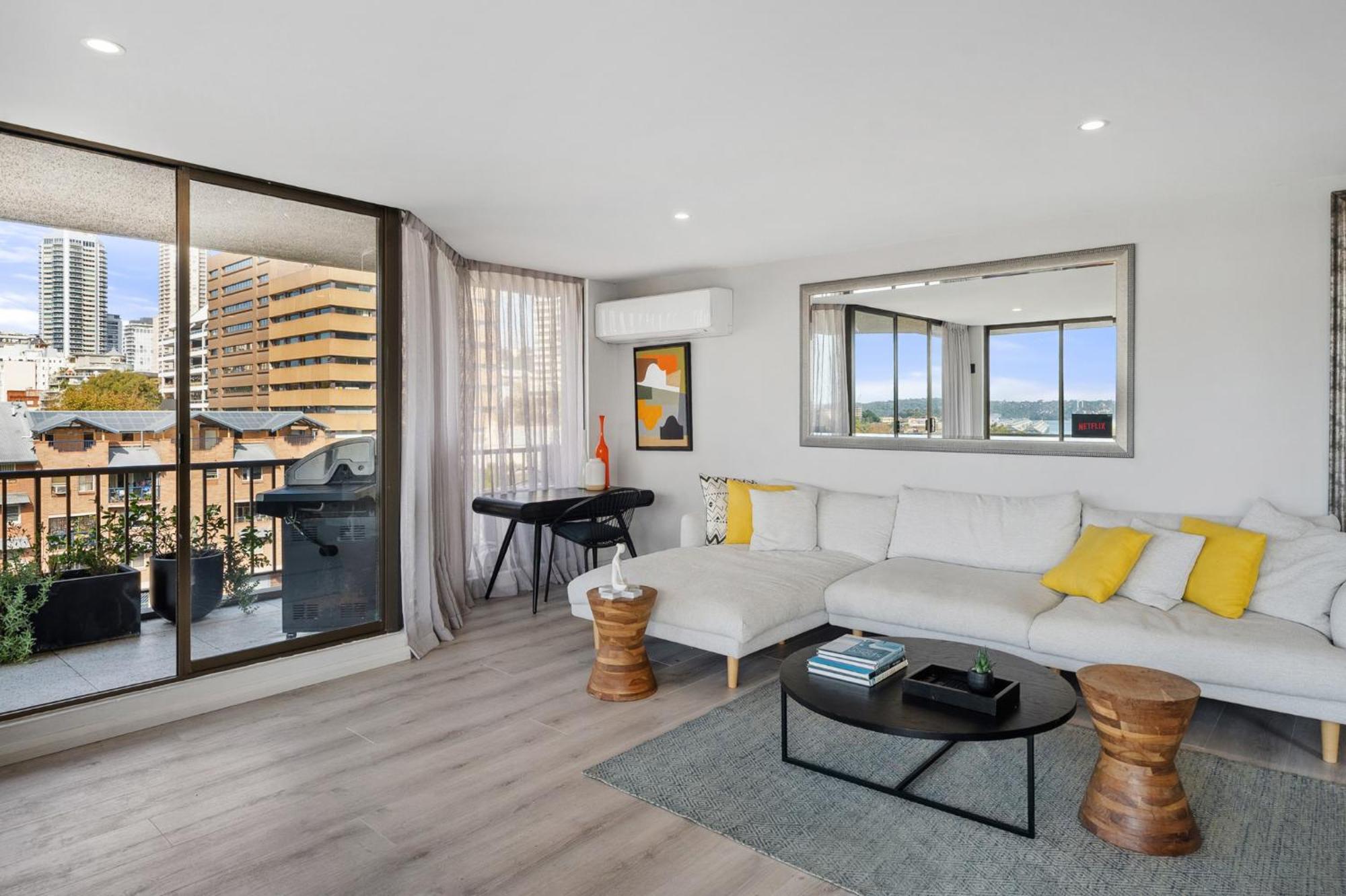 Inner Harbour Views With Parking Apartment Sydney