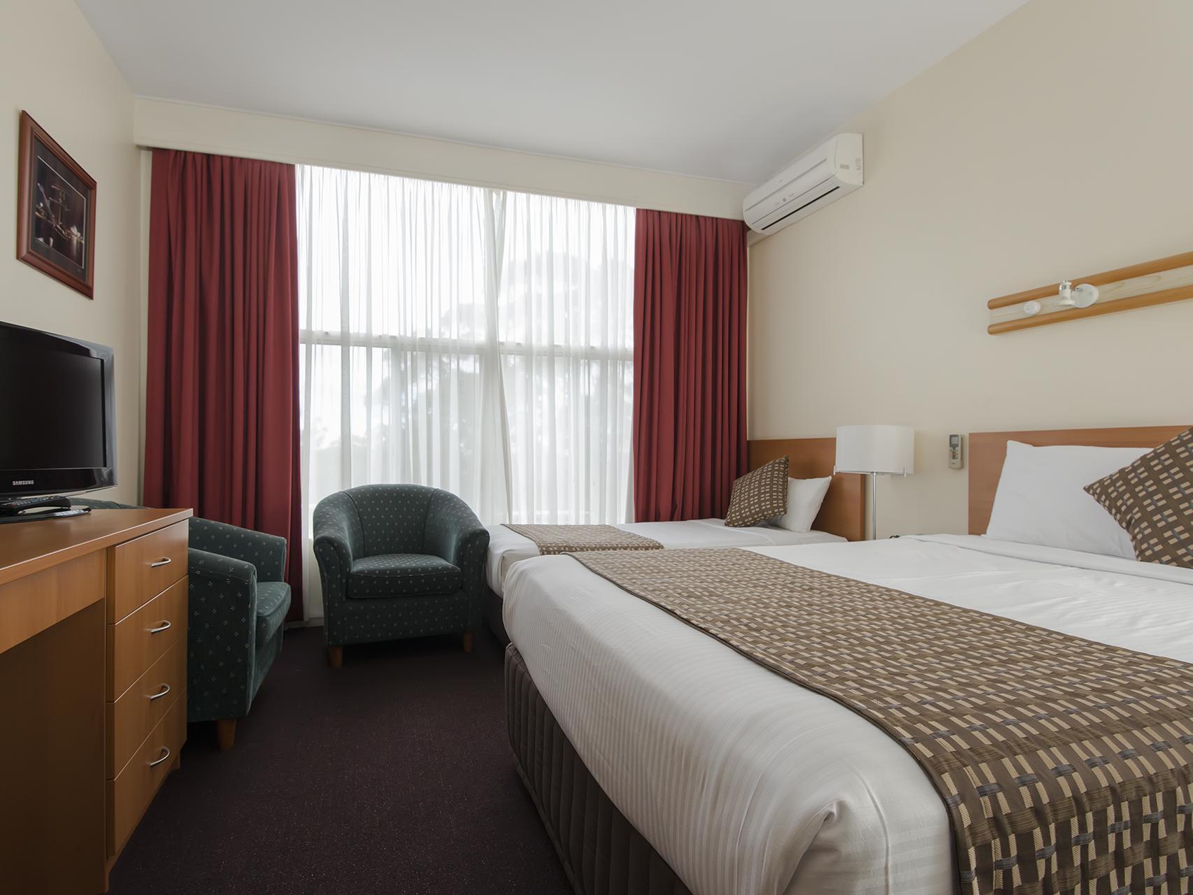 Comfort North Shore Hotel 4*