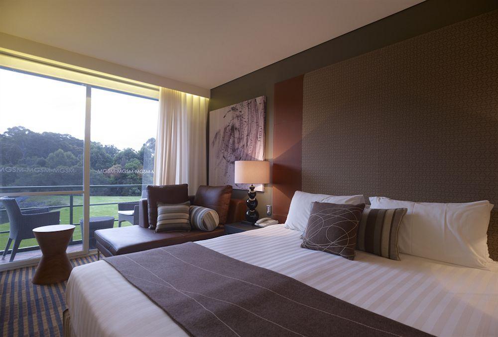 Lakeside And Conference Centre Hotel 4*