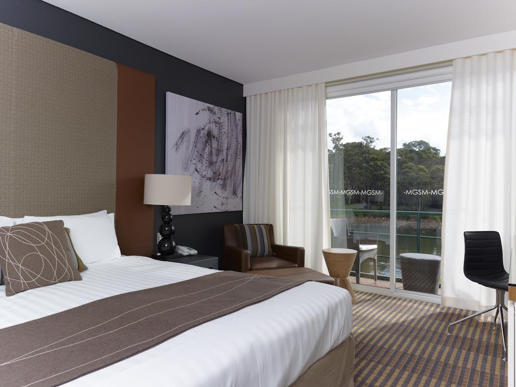 Lakeside And Conference Centre Hotel 4*