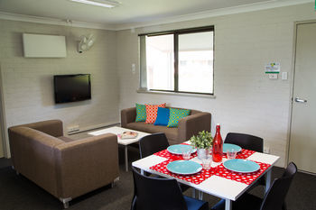 Western Village - Hawkesbury Hostel *