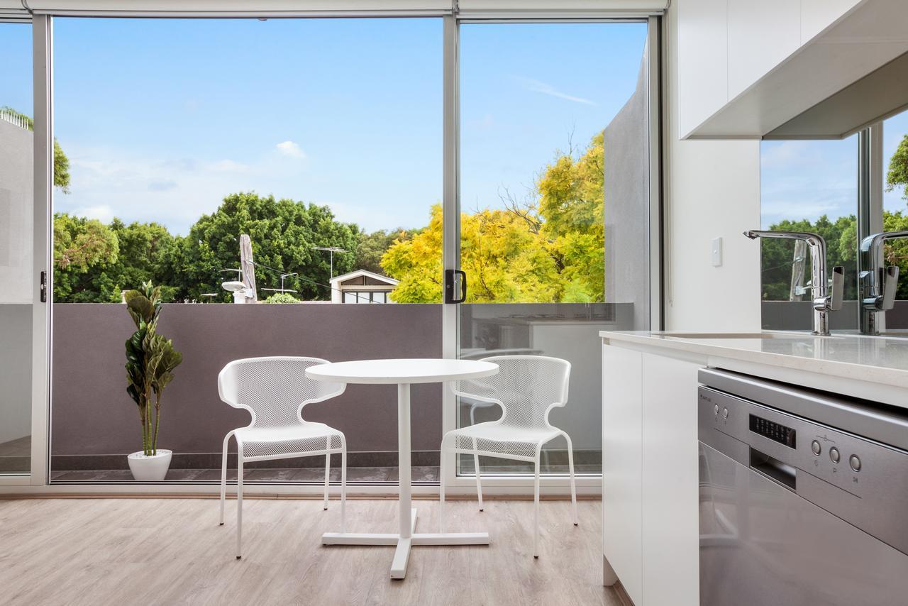 Bondi King + Balcony