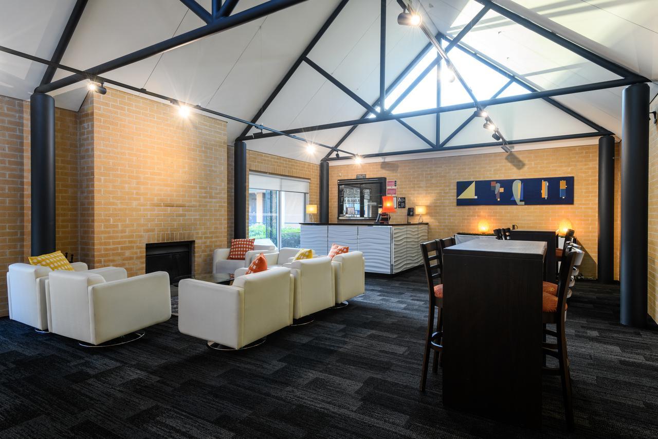 Lakeside And Conference Centre Hotel 4*