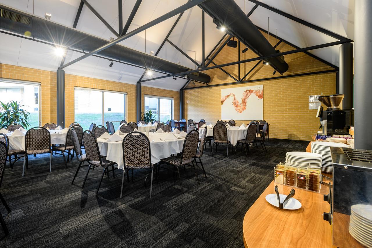 Hotel Lakeside And Conference Centre 4*