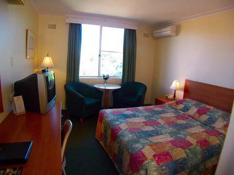 Comfort North Shore Hotel 4*