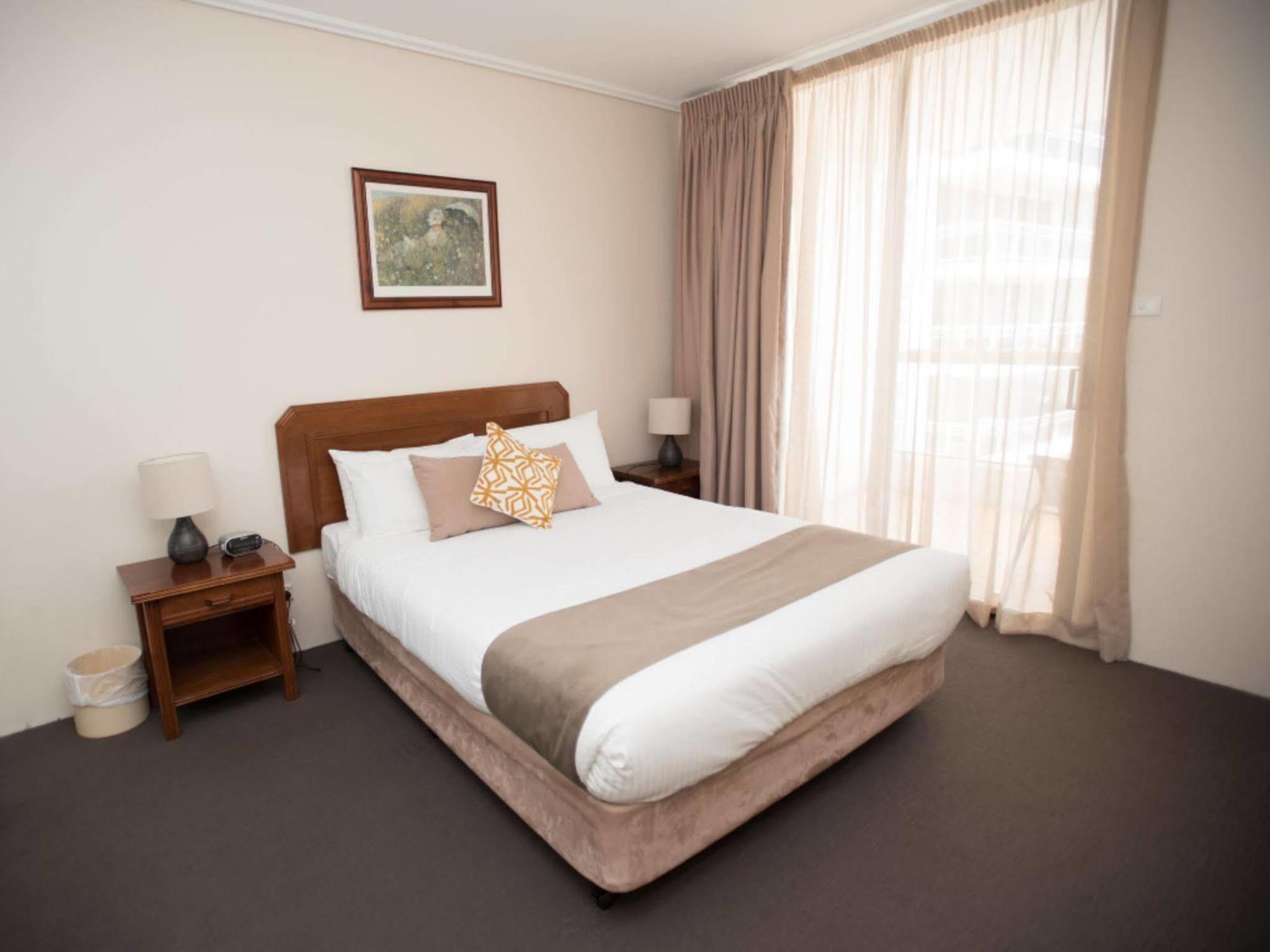 Waldorf Serviced 3*