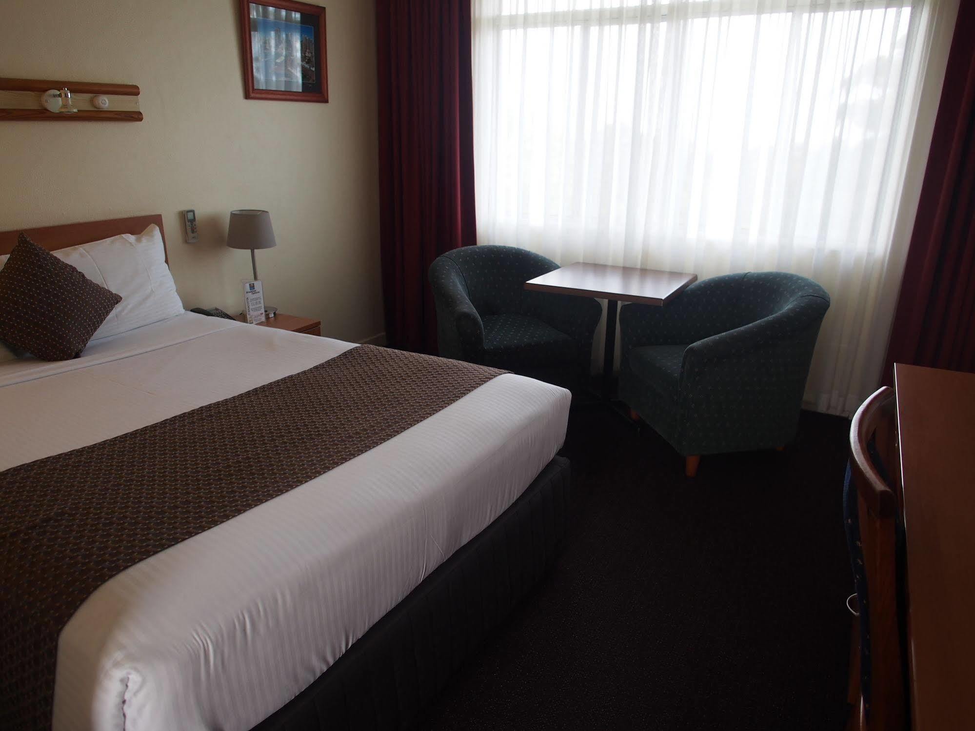Comfort North Shore Hotel 4*