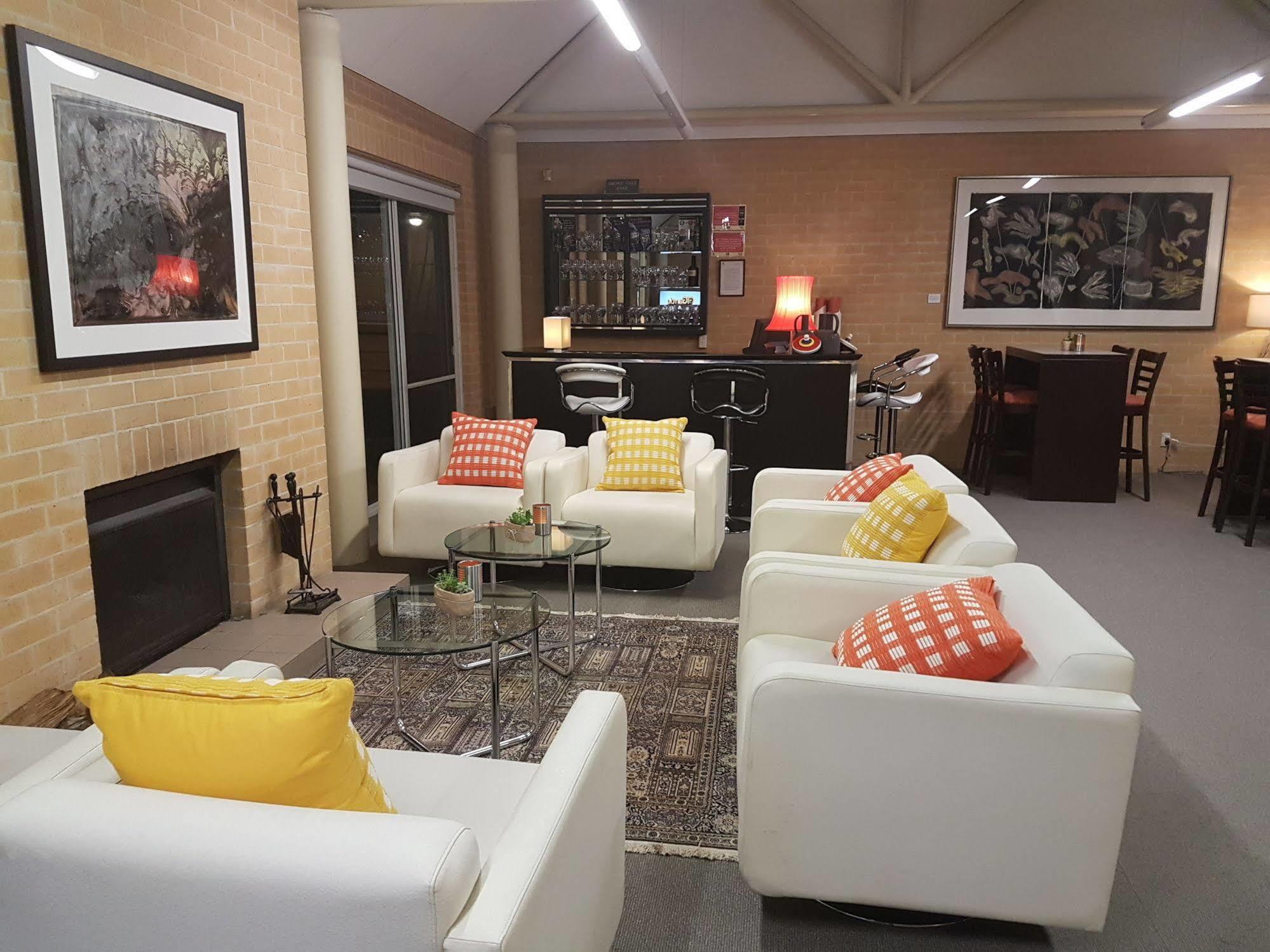 Lakeside And Conference Centre 4* Sydney