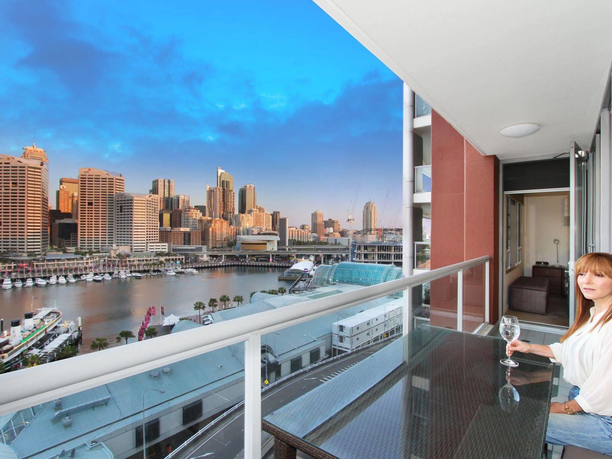Darling Harbour Waterfront Apartment Sydney