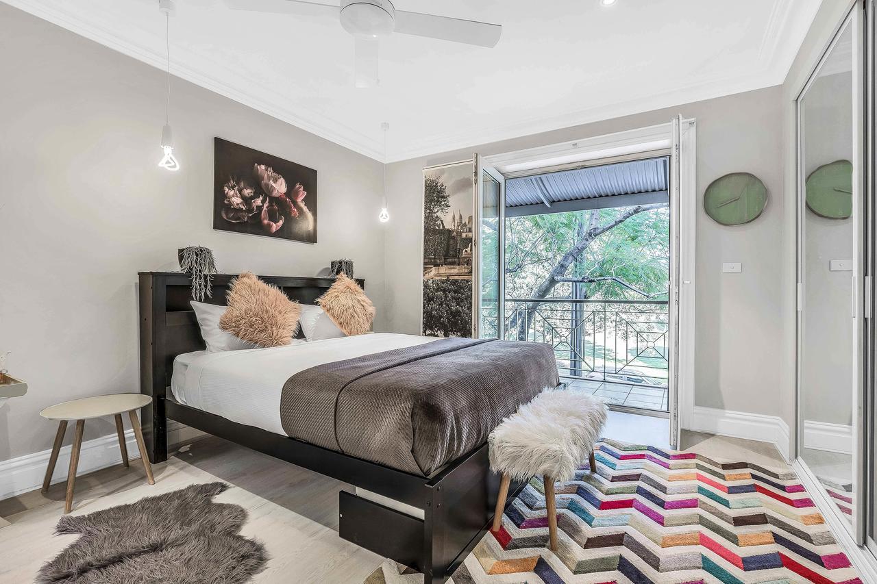 142 Wyndham Guest house