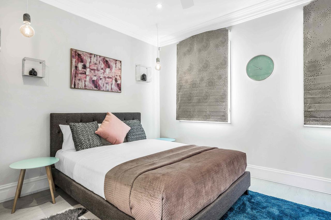 142 Wyndham Guest house *